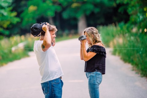 Photographer sets up blind date photoshoot between man and woman who were meeting for first time and it went better than expected (photos)