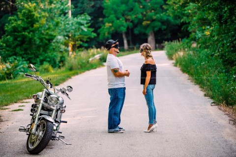 Photographer sets up blind date photoshoot between man and woman who were meeting for first time and it went better than expected (photos)