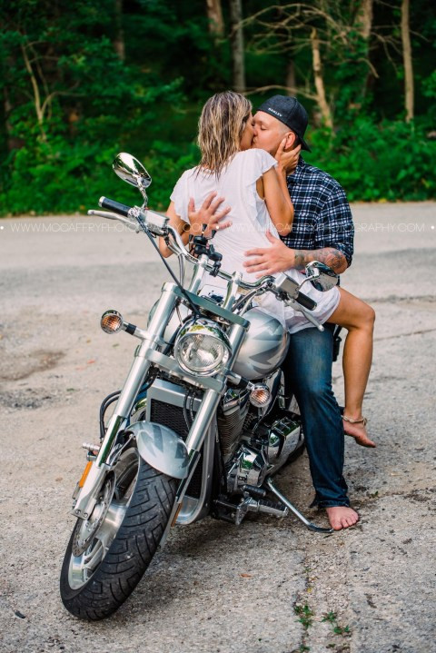 Photographer sets up blind date photoshoot between man and woman who were meeting for first time and it went better than expected (photos)
