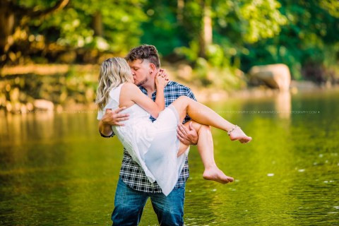 Photographer sets up blind date photoshoot between man and woman who were meeting for first time and it went better than expected (photos)