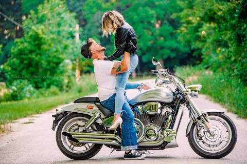 Photographer sets up blind date photoshoot between man and woman who were meeting for first time and it went better than expected (photos)