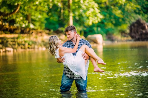 Photographer sets up blind date photoshoot between man and woman who were meeting for first time and it went better than expected (photos)
