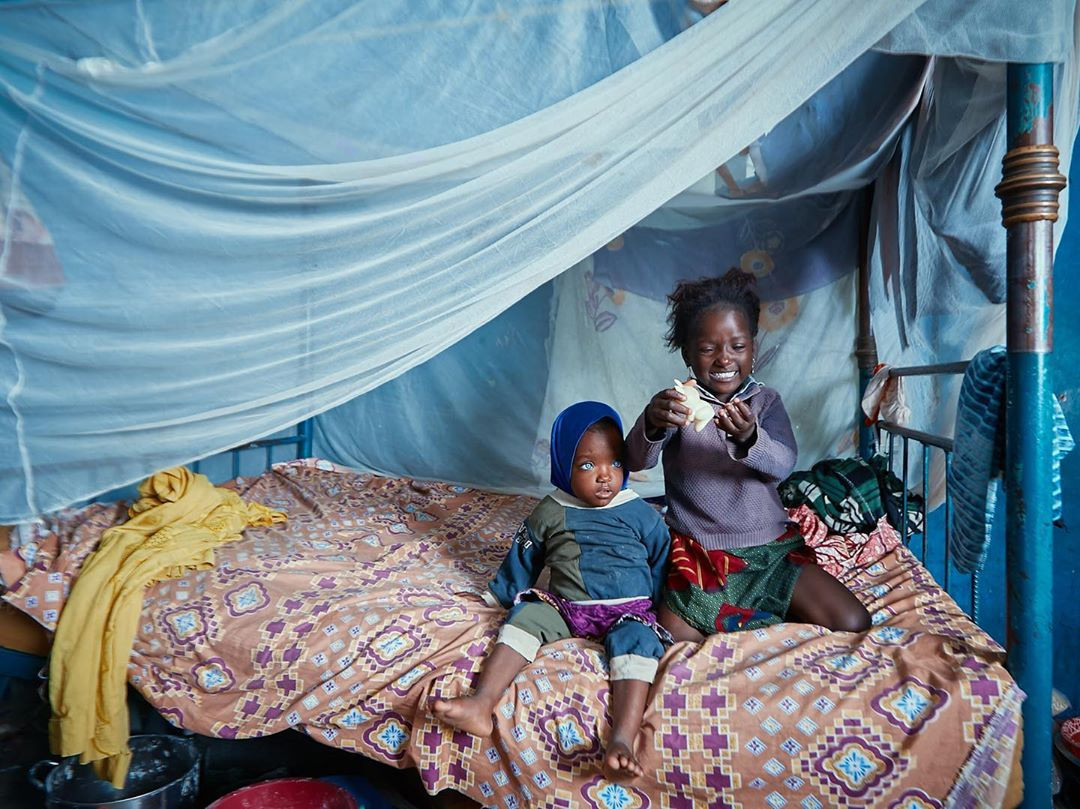 Stunning new photo of Kwara mother and daughters who went viral recently because of their blue eyes