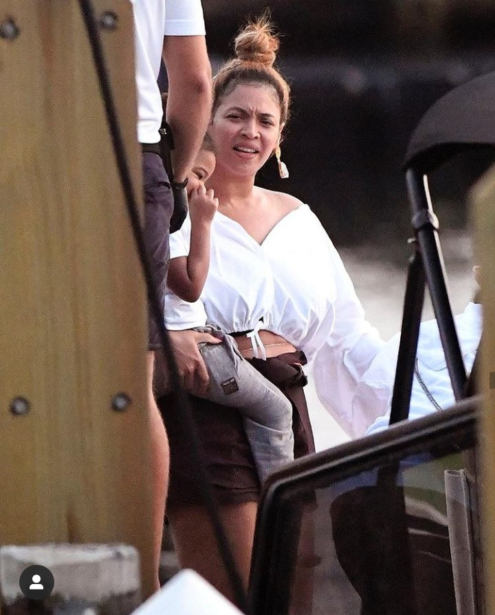 Beyonce and her family pictured on boat ride with her mum (photos)
