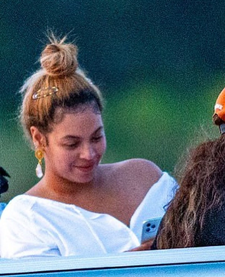 Beyonce and her family pictured on boat ride with her mum (photos)