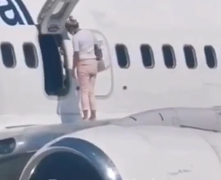 Mom blacklisted from flying after going for stroll on airplane wing because she was