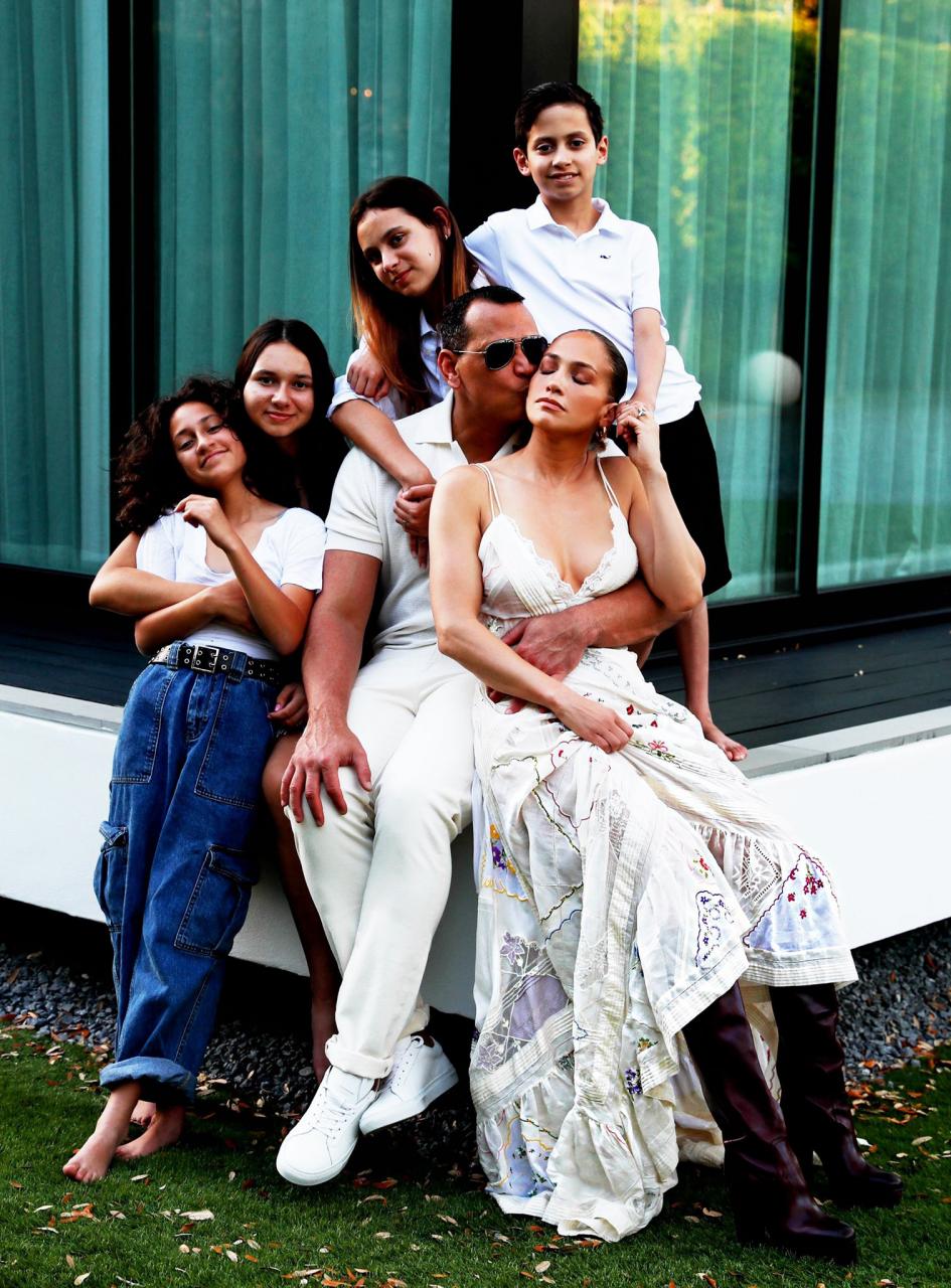 Jennifer Lopez, Alex Rodriguez and their kids share beautiful blended family photo to celebrate Labour Day