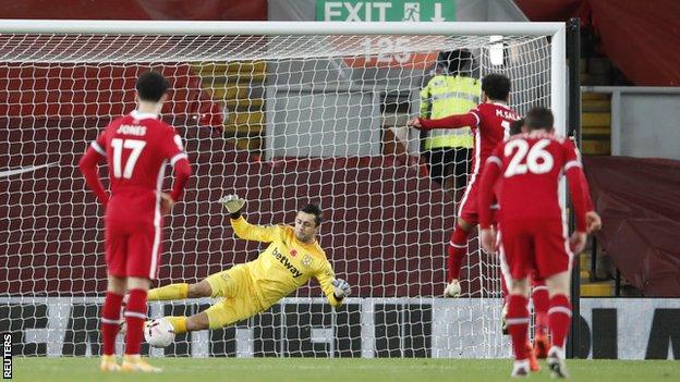 Mohamed Salah beats Lukasz Fabianski from the penalty spot to equalise for Liverpool against West Ham n the Premier League