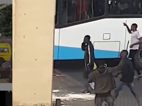 #AlausaProtest: Again, Thugs attack #EndSARS protesters in Lagos (video)