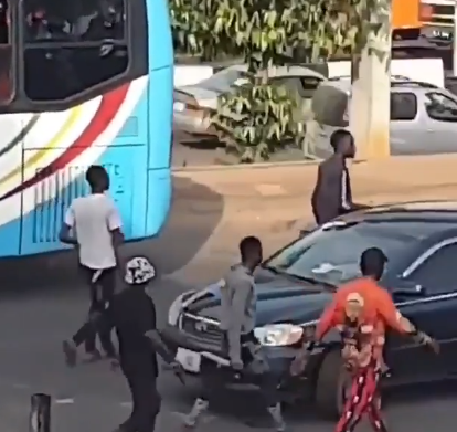 #AlausaProtest: Again, Thugs attack #EndSARS protesters in Lagos (video)