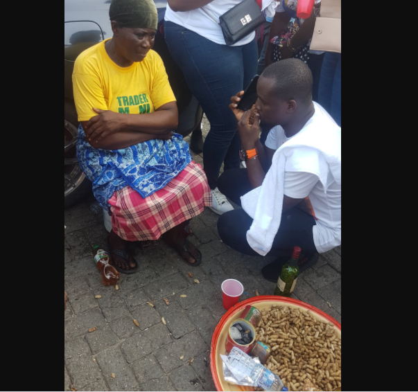 #EndSARS: Nigerian youths protesting at Lekki toll gate reportedly raise over N2Million for a groundnut seller at the protest ground (Photos)