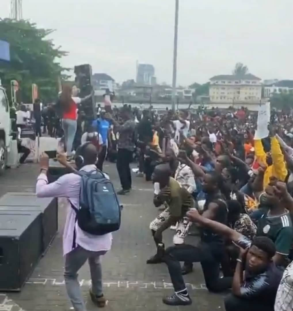 #EndSARS protesters pay respect for fallen victims of police brutality (photos/video)