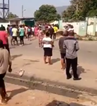 Looters invade Abuja NYSC camp, cart away mattresses and bags of rice (videos)