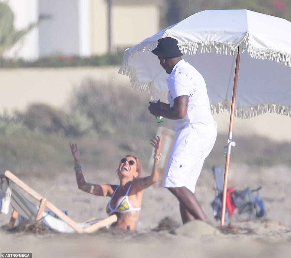 Hip-hop mogul, Diddy kisses Brian Austin Green