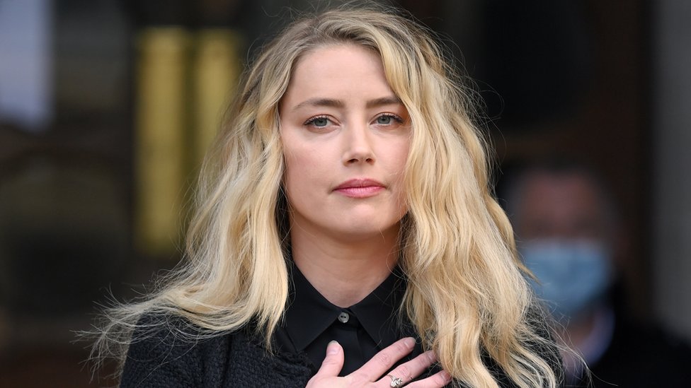 Amber Heard gives a statement at the Royal Courts of Justice, the Strand on July 28, 2020 in London, England.