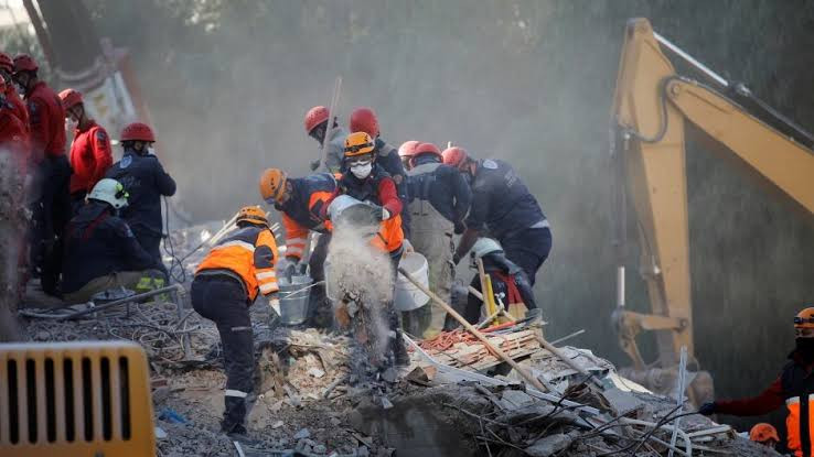 Three-year-old girl rescued alive after 65 hours trapped under rubble in Turkey earthquake (Photos)