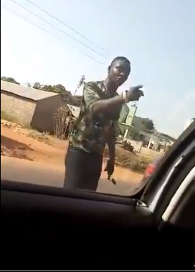 I?ll kill you and nothing will happen - Soldier threatens and assaults driver (video)