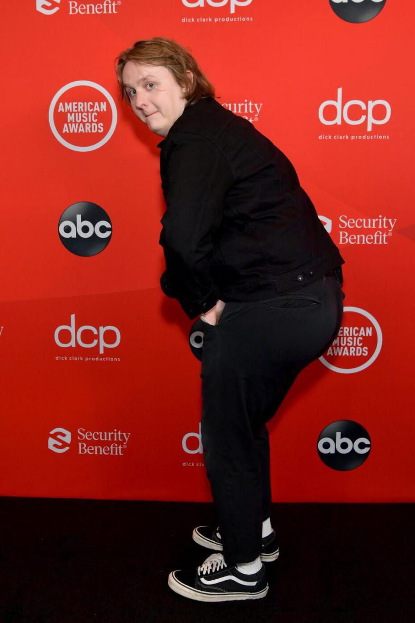 See how celebrities turned up for the 2020 American Music Awards (photos)