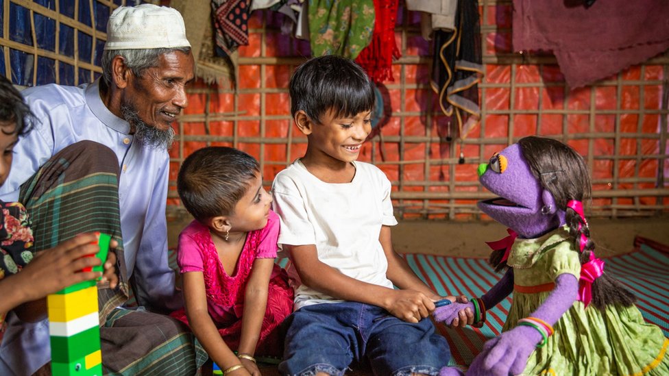 Tuktuki muppet meets children in Cox's Bazaar. Credit: Ryan Donnell