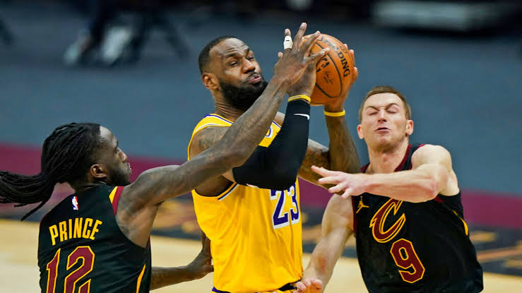 Aged 36, LeBron James becomes oldest player since Kobe Bryant to score over 40 points as he nets 46 in LA Lakers win over Cleveland