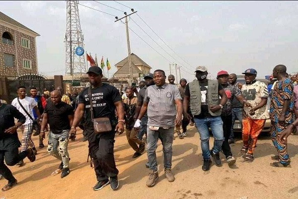 Activist Sunday Igboho arrives Ogun state, declares war on killer herdsmen (photos)