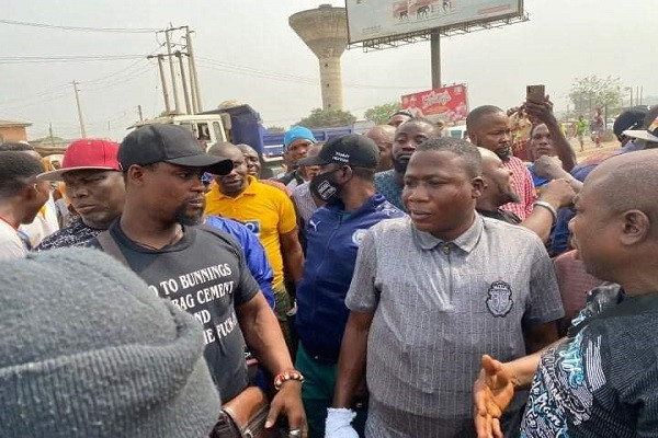 Activist Sunday Igboho arrives Ogun state, declares war on killer herdsmen (photos)