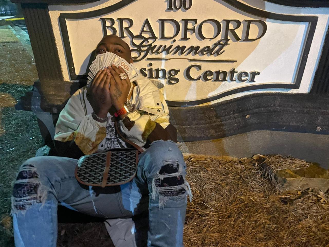 Davido visits his old apartment in the US (photo)