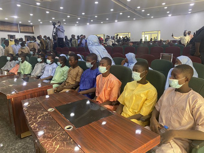 Niger state governor, Abubakar Bello, receives freed Kagara schoolboys and their teachers (photos)