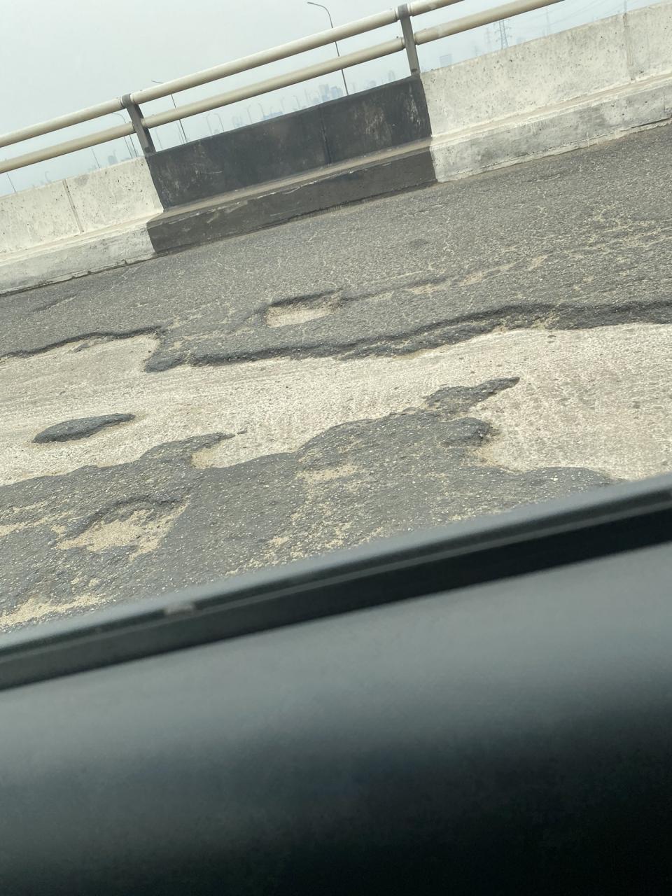 Lady shares photos which showed state of Third Mainland Bridge after it was reopened today after 6 months of repair