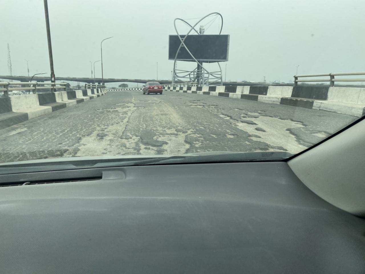 Lady shares photos which showed state of Third Mainland Bridge after it was reopened today after 6 months of repair