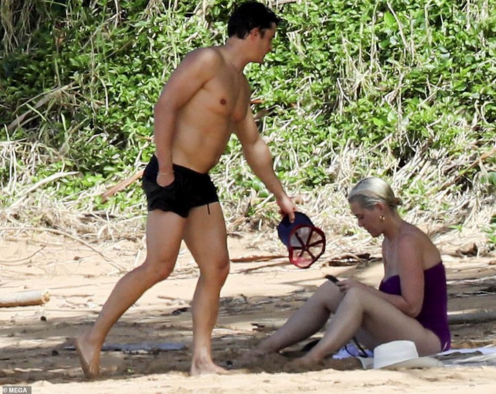  New mom, Katy Perry flaunts her trim post-pregnancy figure while vacationing in Hawaii with fiance Orlando Bloom (photos)