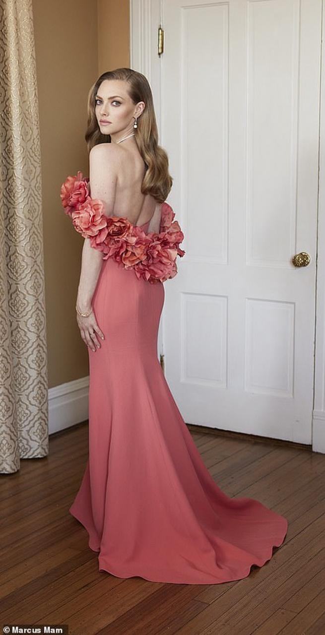 2021 Golden Globes: See all red carpet photos and how some stars dressed up at home