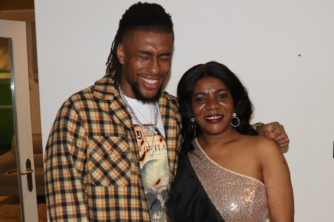 Alex Iwobi shares lovely photos with his parents