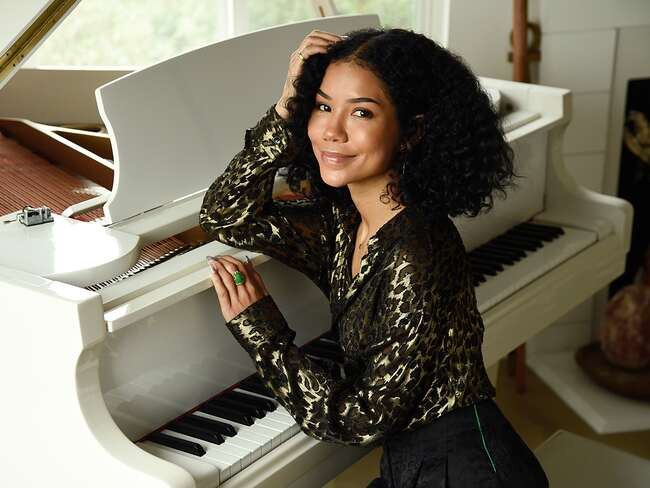 Jhene Aiko to host 2021 Grammy Award premiere ceremony