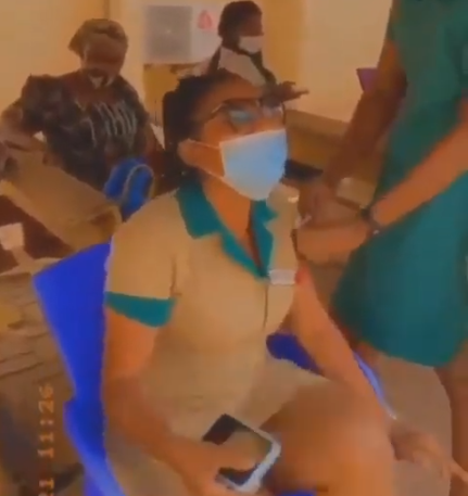 Watch viral video of Ghanaian nurse screaming hysterically while receiving the COVID-19 vaccine?