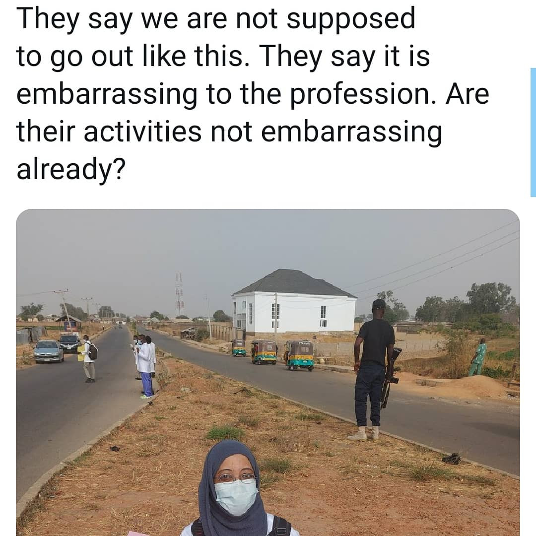House officers at the Jos Teaching Hospital stage protest on the street over three months unpaid salaries (photos/video)