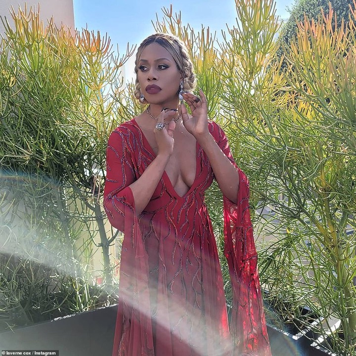 2021 Golden Globes: See all red carpet photos and how some stars dressed up at home