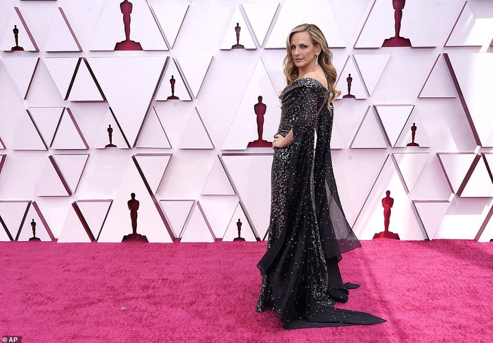 Stunning red carpet photos from the 2021 Oscars
