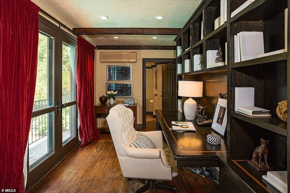 Rihanna buys m Beverly Hills mansion just next door to m home she bought 3 months ago (Photos)    