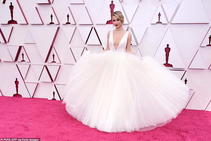 Stunning red carpet photos from the 2021 Oscars