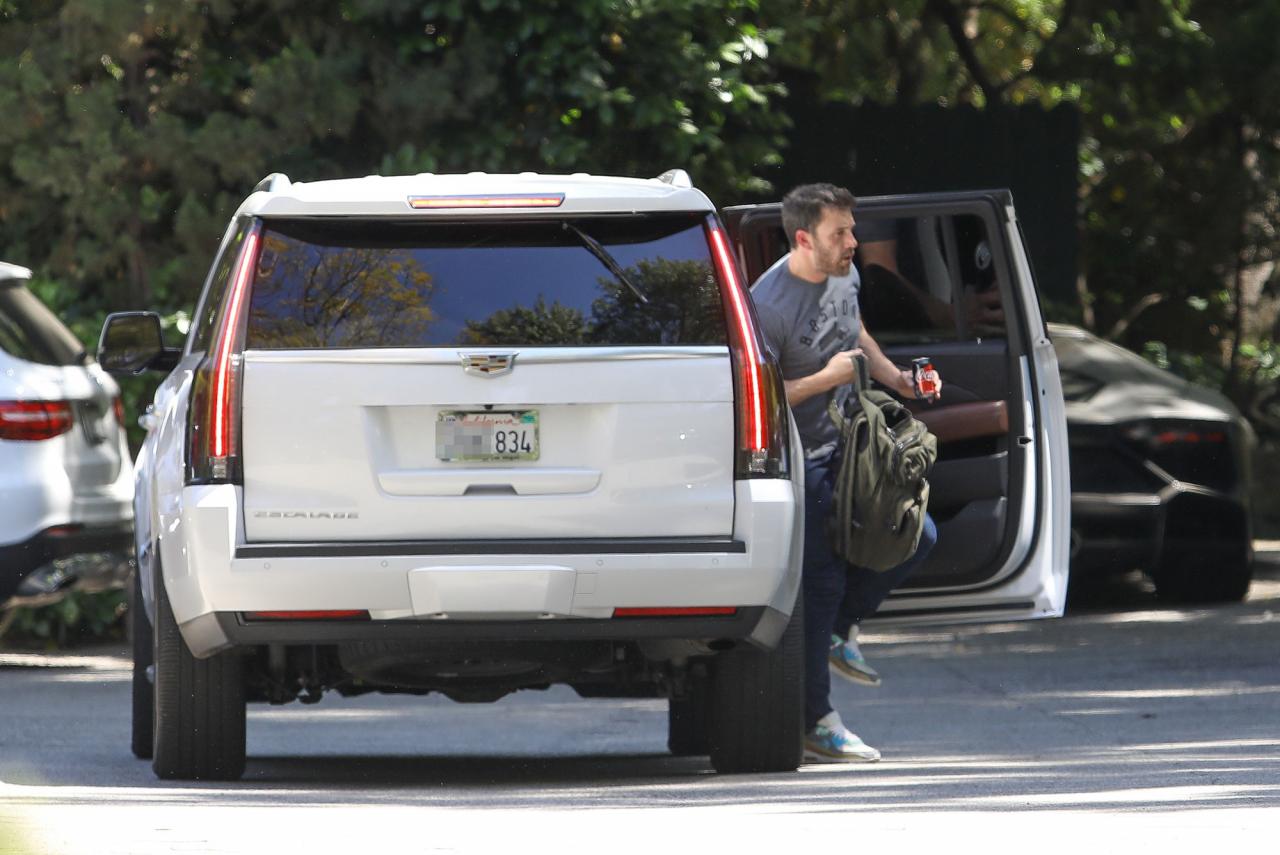 Jennifer Lopez and ex-Ben Affleck have been "spending time together" after her split from Alex Rodriguez 