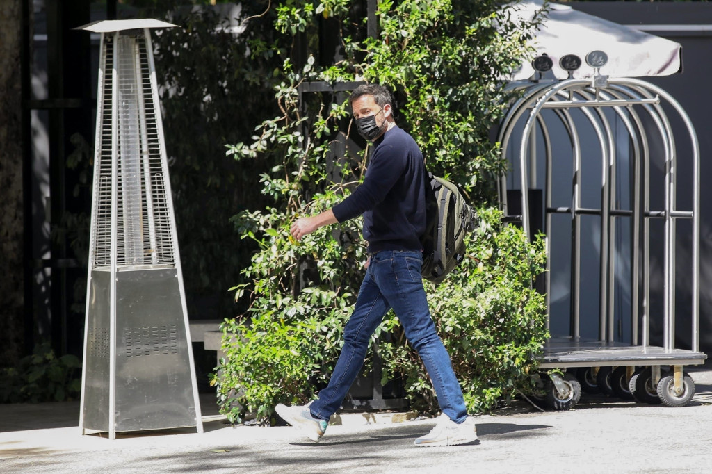 Jennifer Lopez and ex-Ben Affleck have been "spending time together" after her split from Alex Rodriguez 