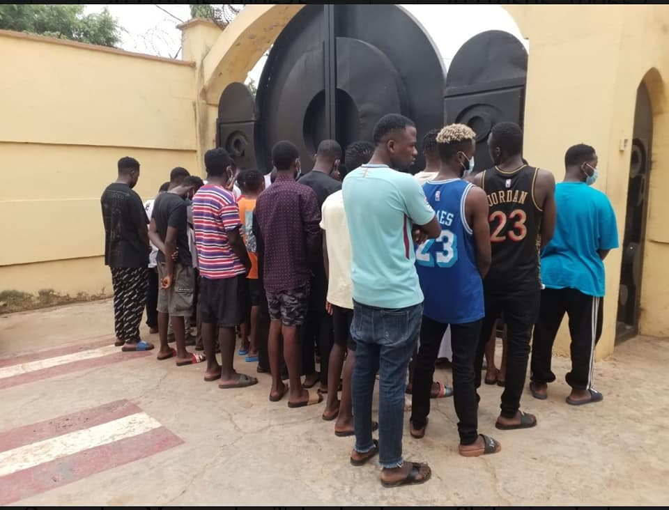 Suspected internet fraudsters and their charms arrested in Kwara (photos)