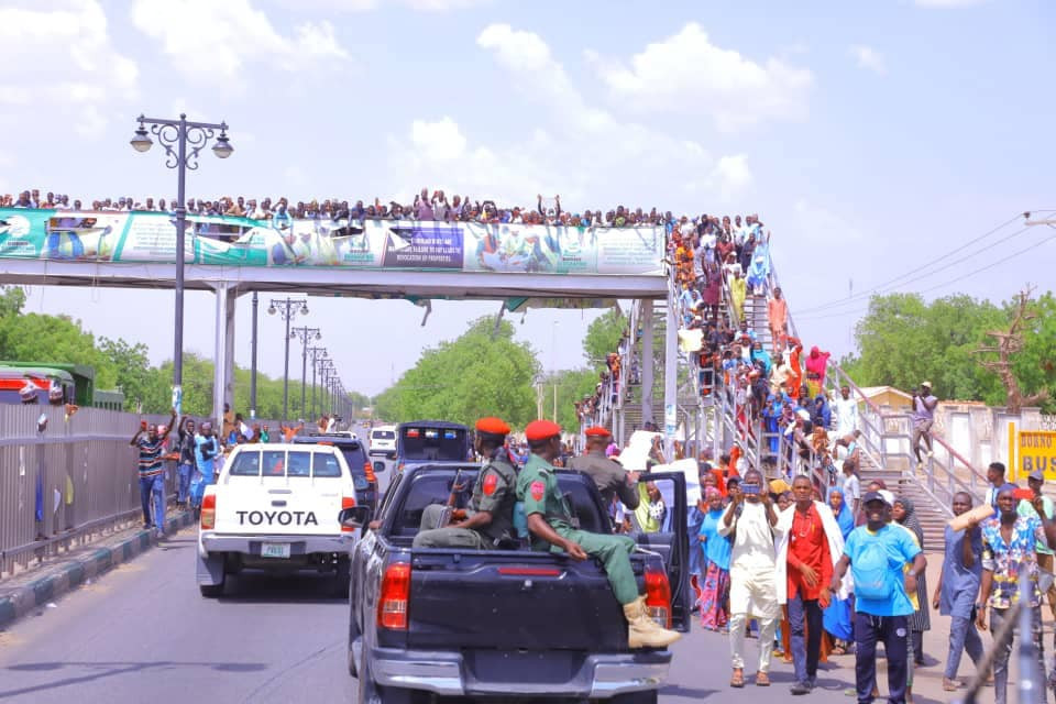 Borno state residents storm the streets in excitement to welcome the state governor as he returns from his 21-day vacation (photos)