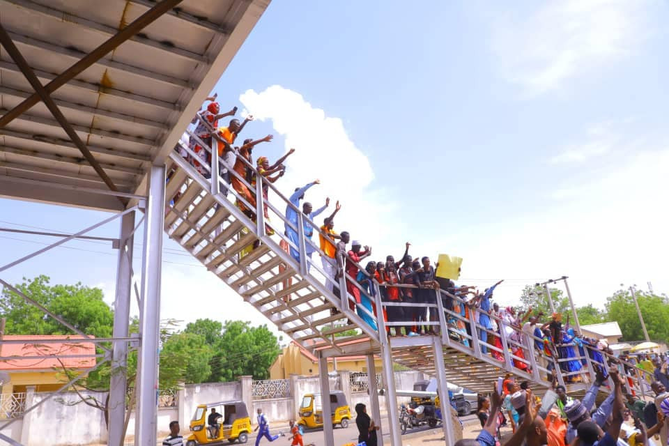 Borno state residents storm the streets in excitement to welcome the state governor as he returns from his 21-day vacation (photos)