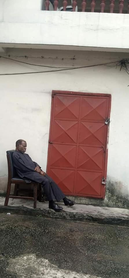Landlord locks PHED officials in Port Harcourt out of their office over unpaid rent (photos)