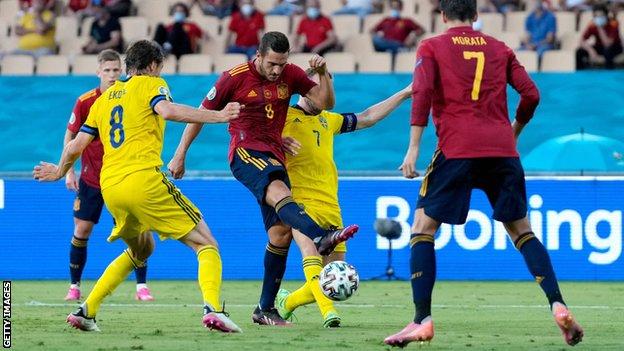 Koke slices a shot wide for Spain against Sweden
