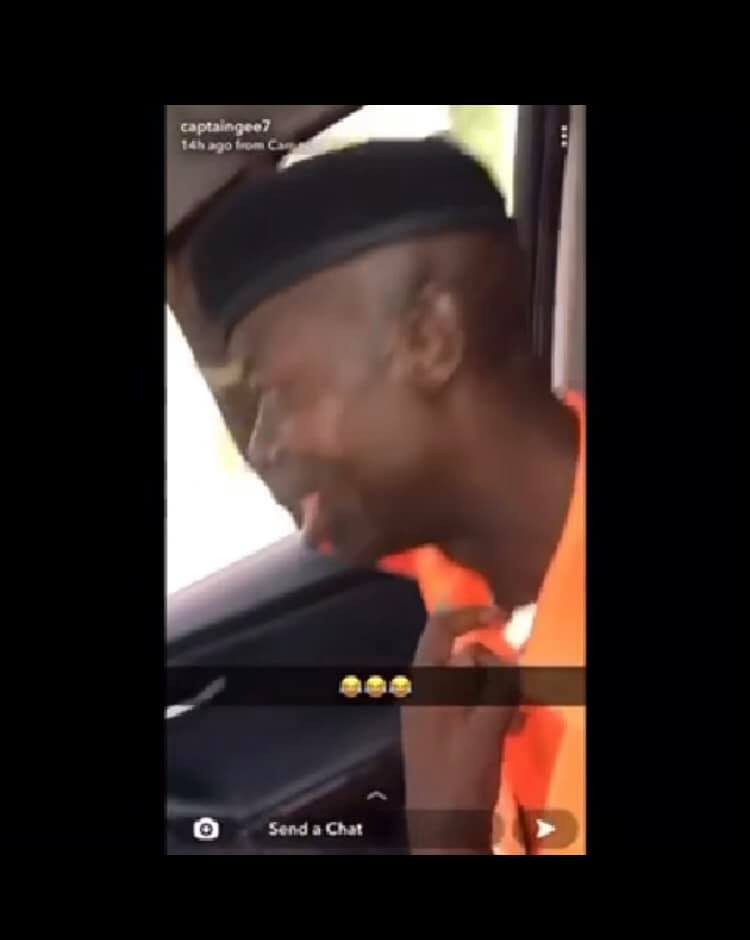 Traffic officer calls on Jesus after a drift driver dealt with him for allegedly entering his car without any offence (video)