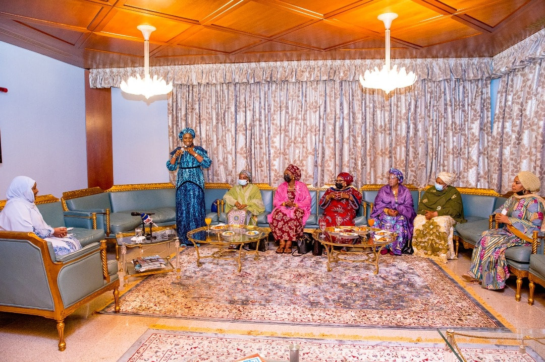 Aisha Buhari receives courtesy visit from wives of Service chiefs (photos)