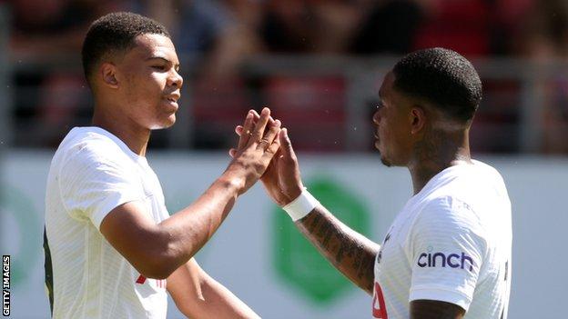 Dane Scarlett's goal was not enough to earn Nuno Espirito Santo a first win as Spurs boss